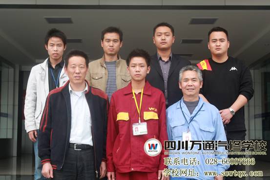 胡宗明和領(lǐng)導(dǎo)合影留念