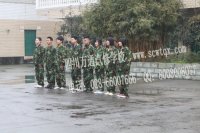 萬通學(xué)汽修，感受不一樣的迷彩軍訓(xùn)生活一