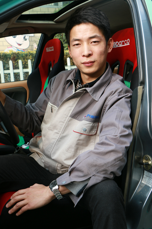 成都萬(wàn)通汽車改裝大師劉文