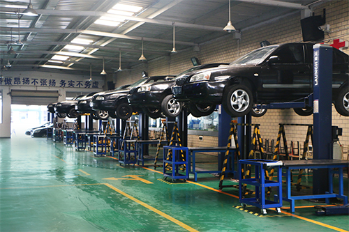 成都萬通汽車學(xué)校實(shí)訓(xùn)室