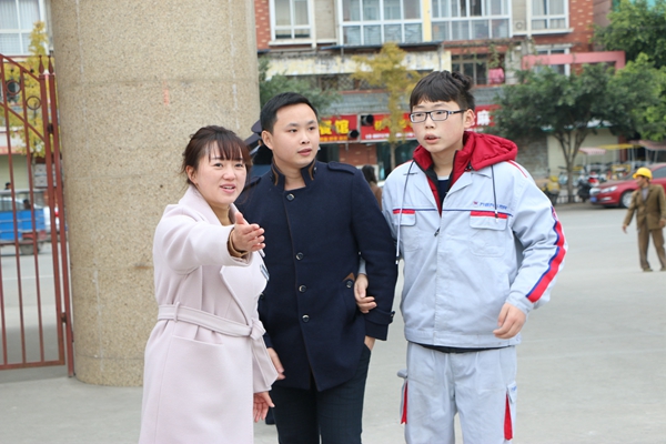 萬通學(xué)子家長到校園共度美好一天