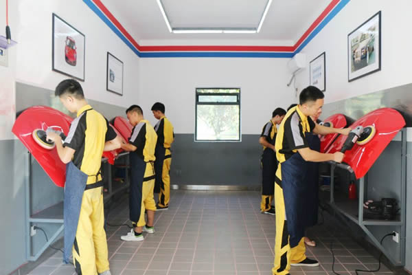 萬通學(xué)子漆面護(hù)理技巧練習(xí)