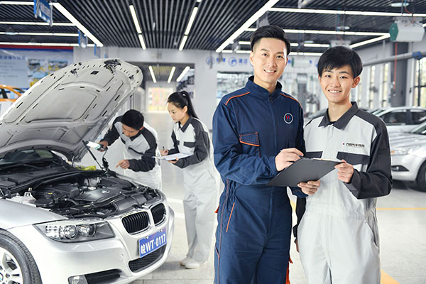 成都萬(wàn)通專業(yè)導(dǎo)師實(shí)訓(xùn)指導(dǎo)