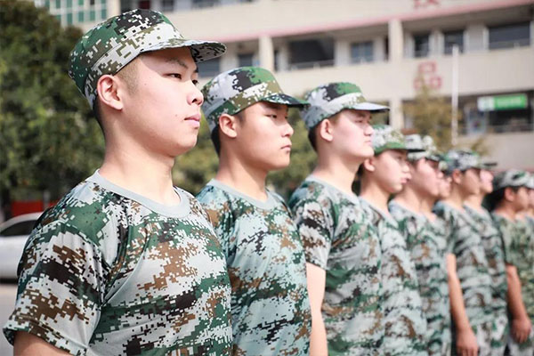 萬通軍訓(xùn)圖