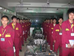2010年秋季新入學(xué)學(xué)生開始上實訓(xùn)課